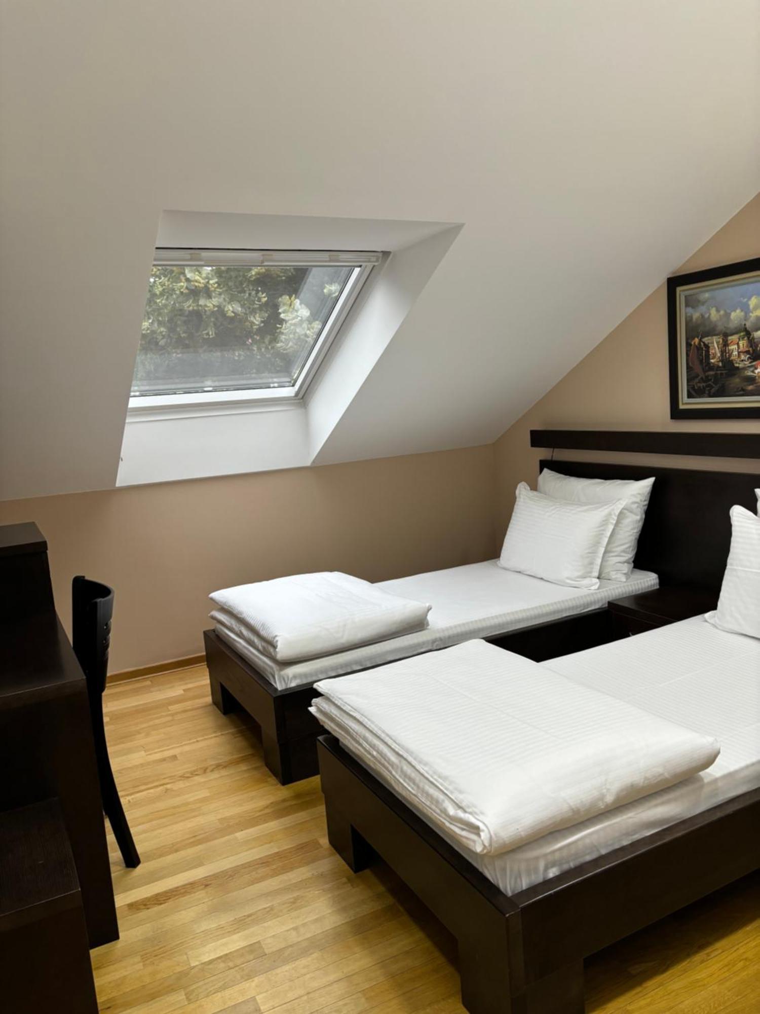 Bed and Breakfast Atrium Сремська Митровиця Екстер'єр фото