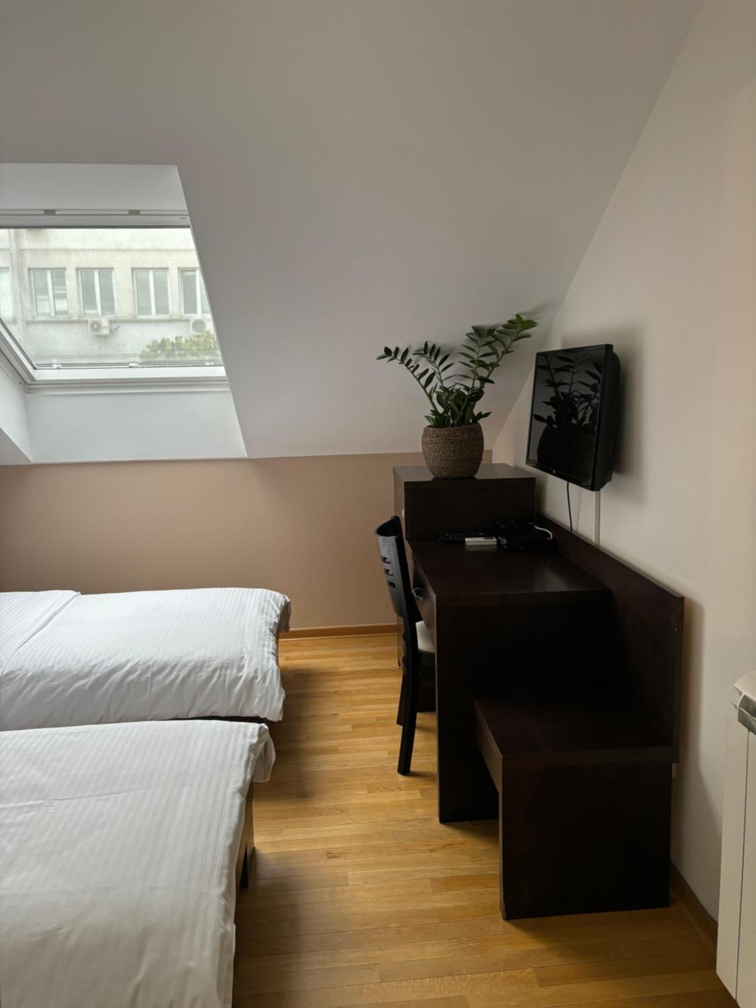 Bed and Breakfast Atrium Сремська Митровиця Екстер'єр фото