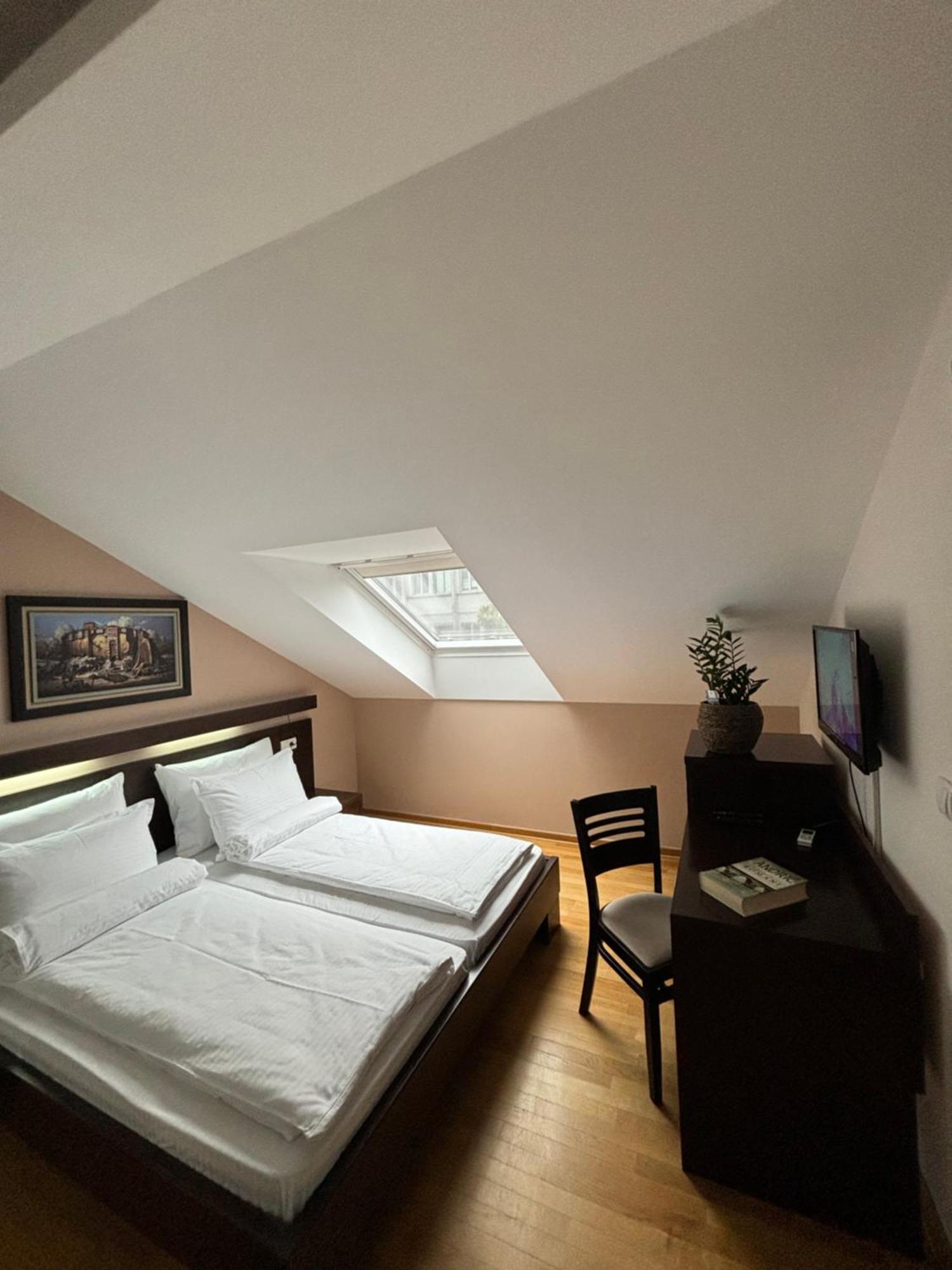 Bed and Breakfast Atrium Сремська Митровиця Екстер'єр фото
