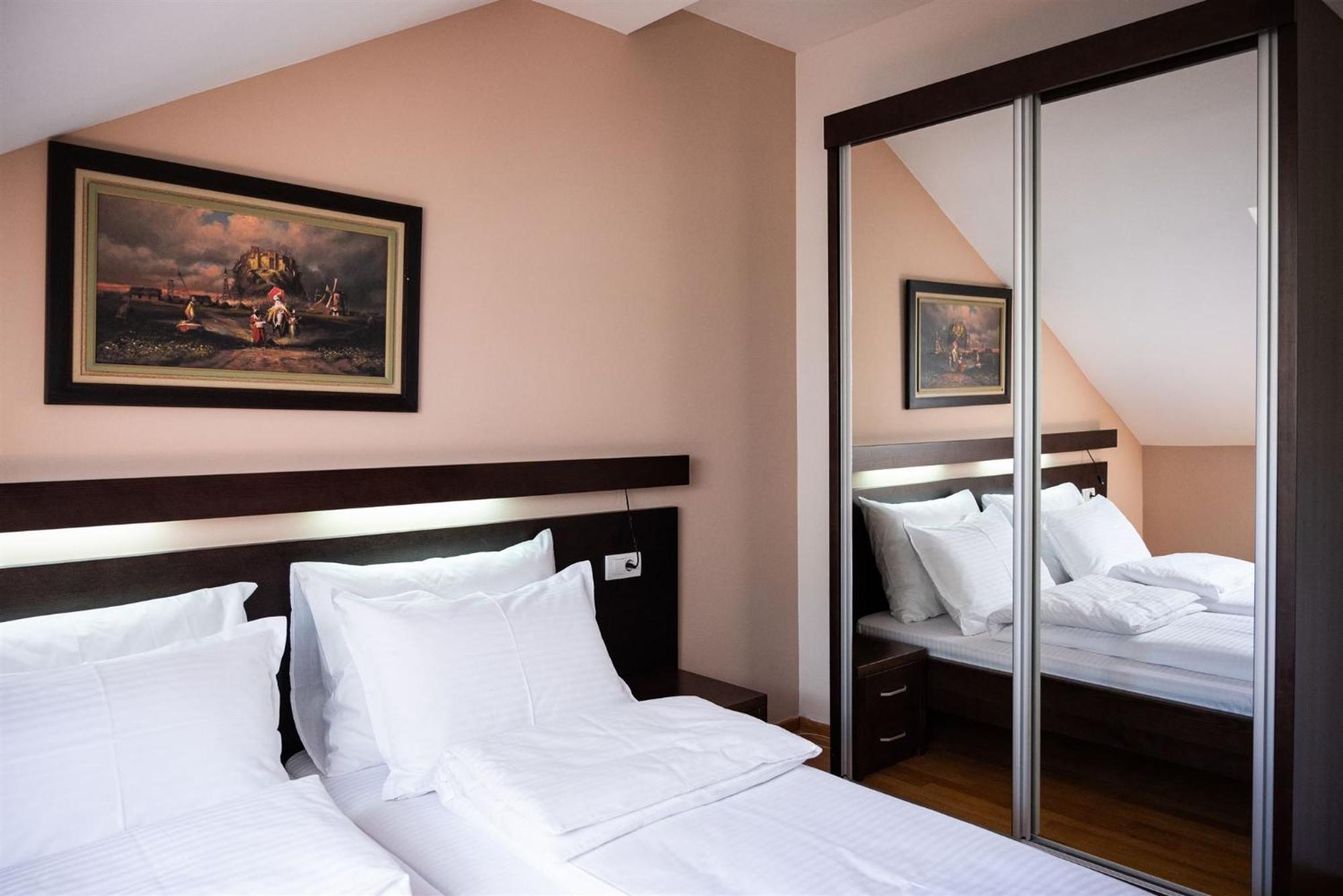 Bed and Breakfast Atrium Сремська Митровиця Екстер'єр фото